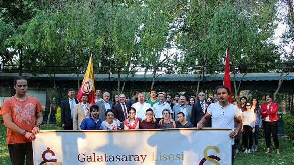 Galatasaray Lisesi Balıkesir İvrindi´de Mehmet Azman Çavuş Anıtını Ziyaret Etti