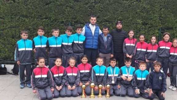 Cumhuriyet Kupası Kros Müsabakalarında Korucu YBO Kupaları Topladı