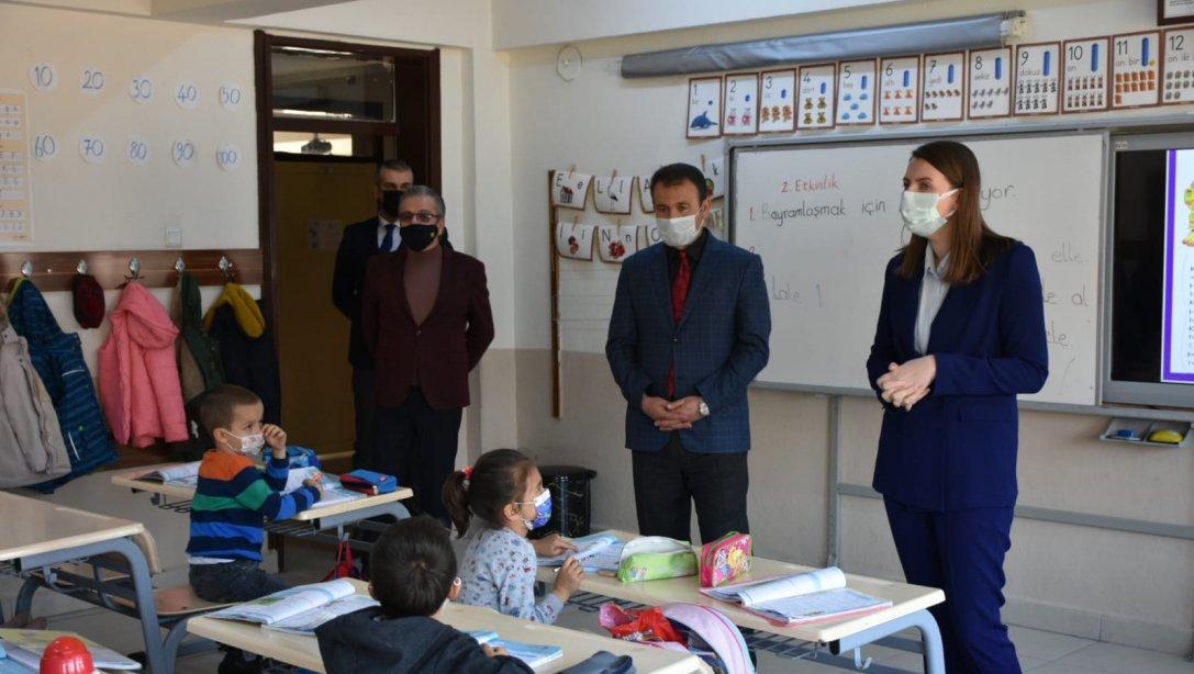 İlçe Kaymakamımız Fatma TURHAN KESER'den Okullarımıza Ziyaret