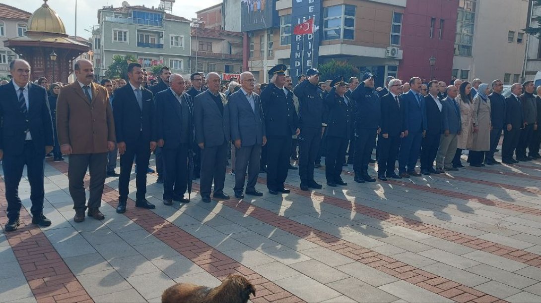 24 Kasım Öğretmenler Günü Programı Çelenk Sunma Töreni İlçemiz Atatürk Meydanında Gerçekleştirildi