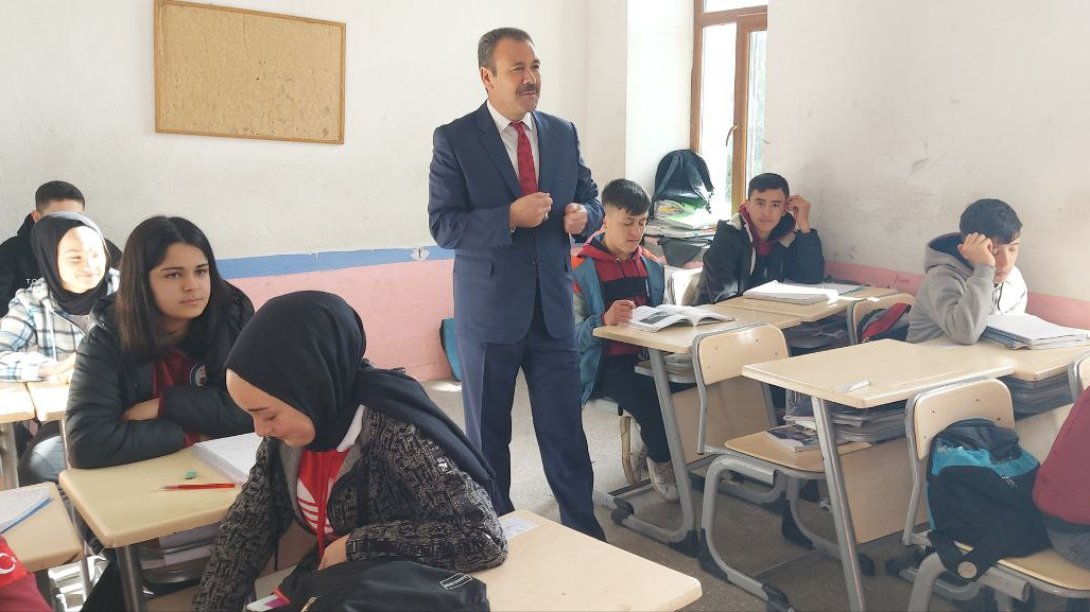 İlçe Milli Eğitim Müdürü Mustafa YÜCEL'den Korucu Şehit Bülen Emen Çok Programlı Anadolu Lisesi'ne Ziyaret