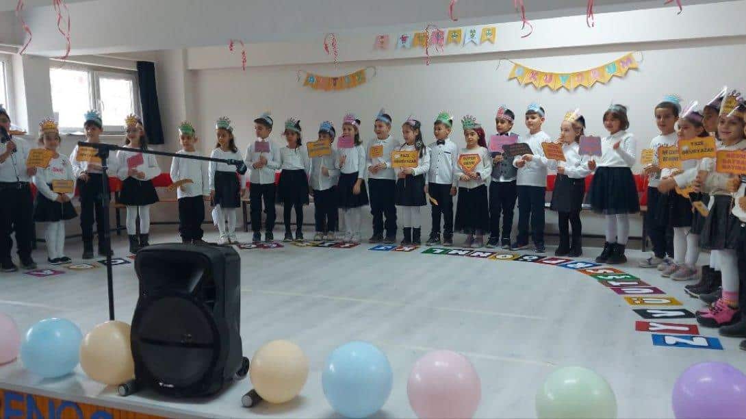 İlçe Milli Eğitim Müdürü Mustafa YÜCEL Gazievrenos İlkokulu 1/A Sınıfı Öğrencilerinin Düzenlediği Okuma Bayramına Katıldı