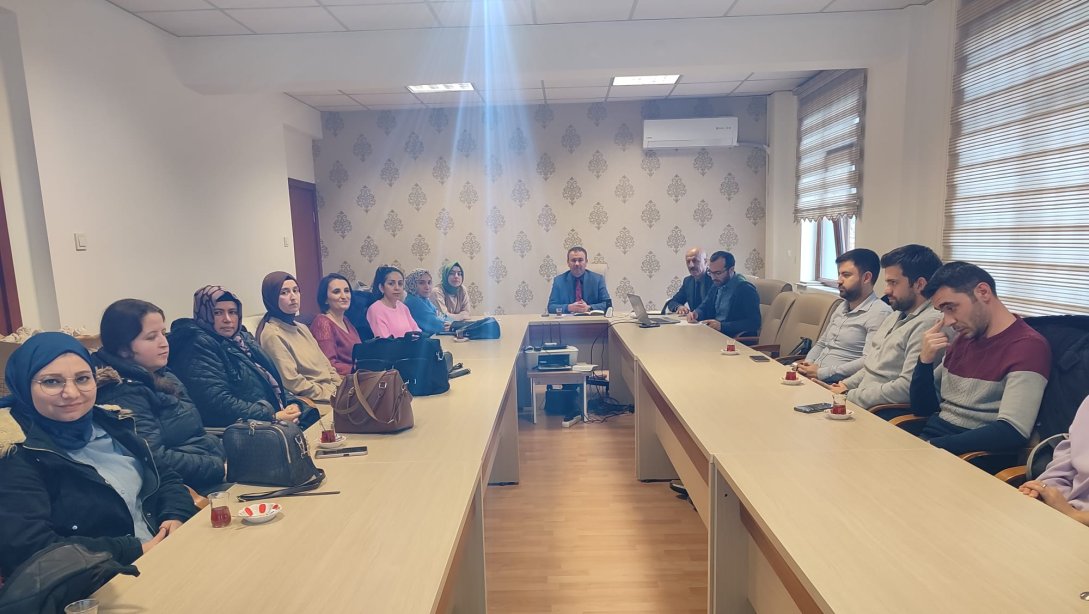 İlçe Milli Eğitim Müdürü Mustafa YÜCEL LGS Hazırlık Sürecinde İngilizce Öğretmenleri ile Toplantı Yaptı.