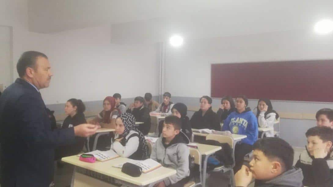 İlçe Milli Eğitim Müdürü Mustafa YÜCEL İlçemiz Korucu Yatılı Bölge Ortaokulunu Ziyaret Ederek Öğrenciler ile Sohbet Etti