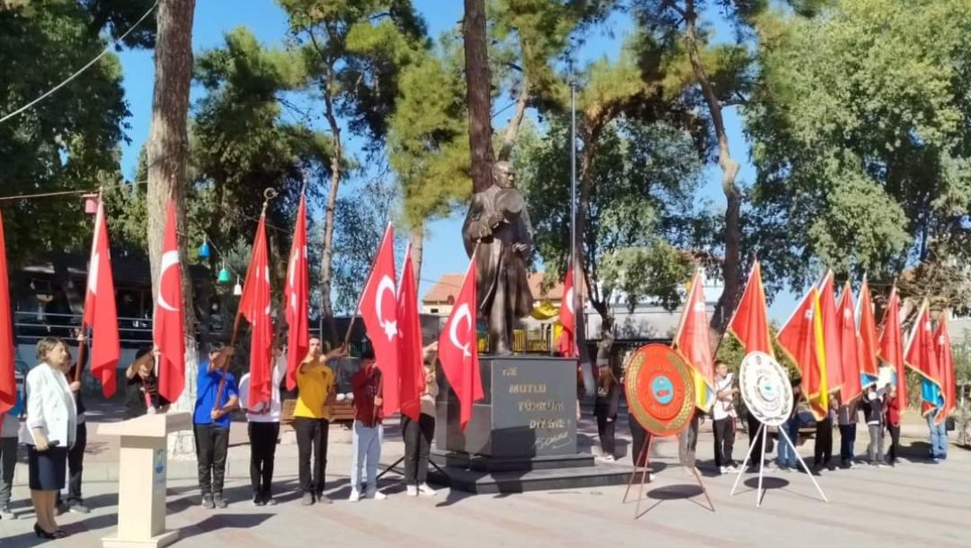  29 Ekim Cumhuriyet Bayramı Çelenk Sunma Töreni İlçemiz Atatürk Meydanında Gerçekleştirildi